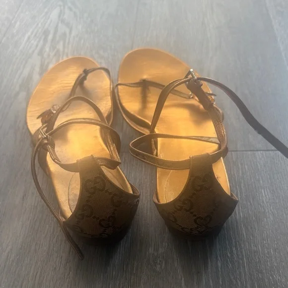 Gucci bumblebee sandals - Picture 2 of 9